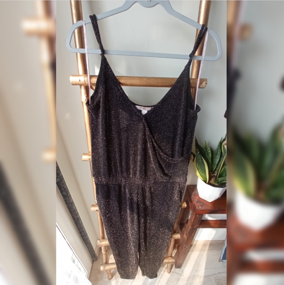 ❤️❤️❤️ Forever 21 Black and Gold Metallic Jumpsuit - Picture 2 of 14